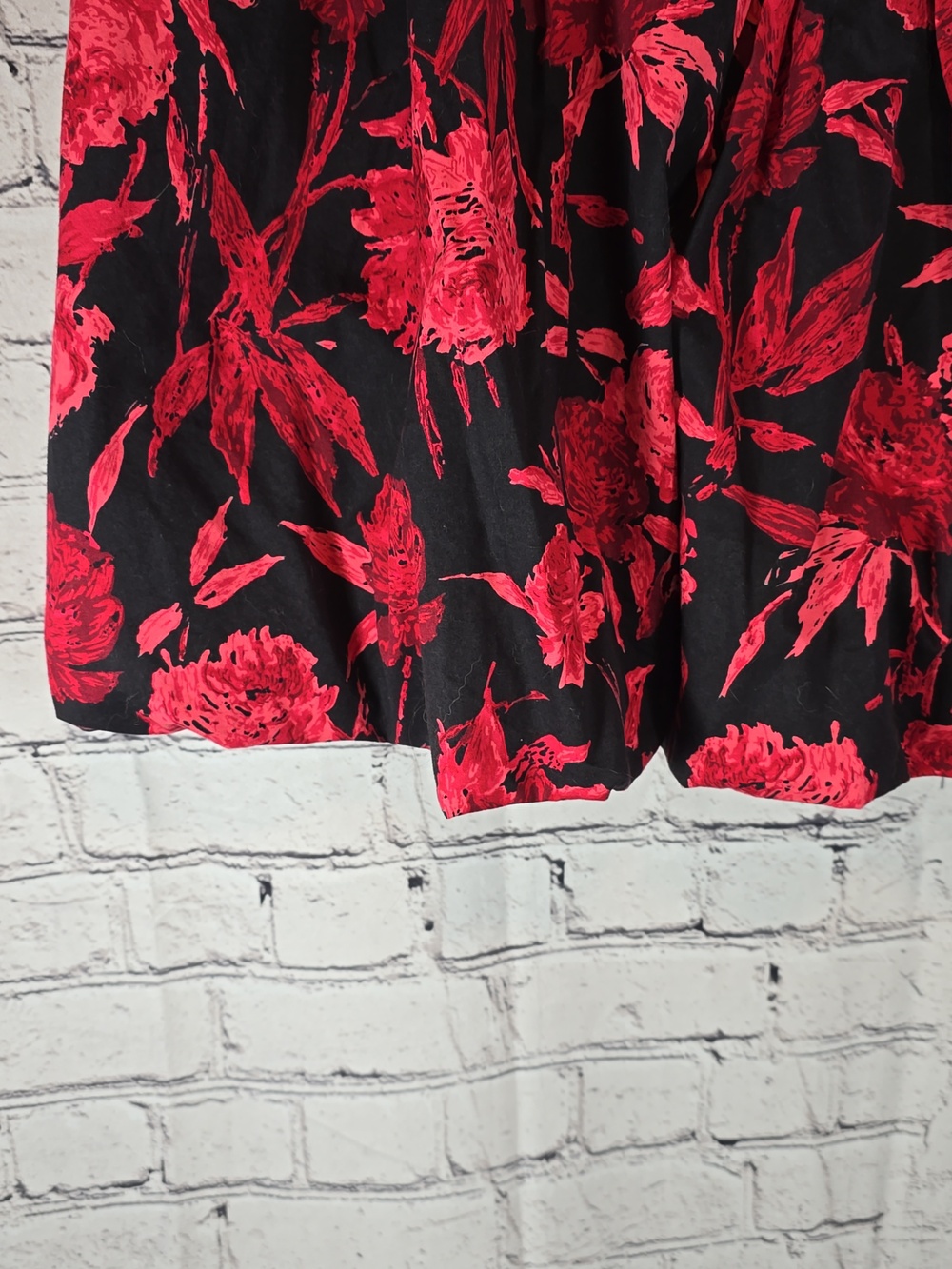 New York & Company Black Skater Skirt with Red Floral Print Size 8 - Picture 4 of 11